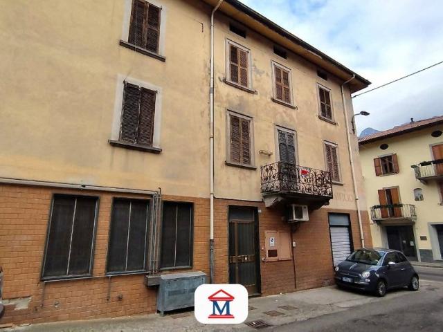 Palazzo / Stabile in vendita a Val Brembilla BG