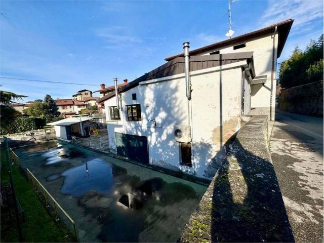 Palazzo / Stabile in vendita a Valbrembo BG