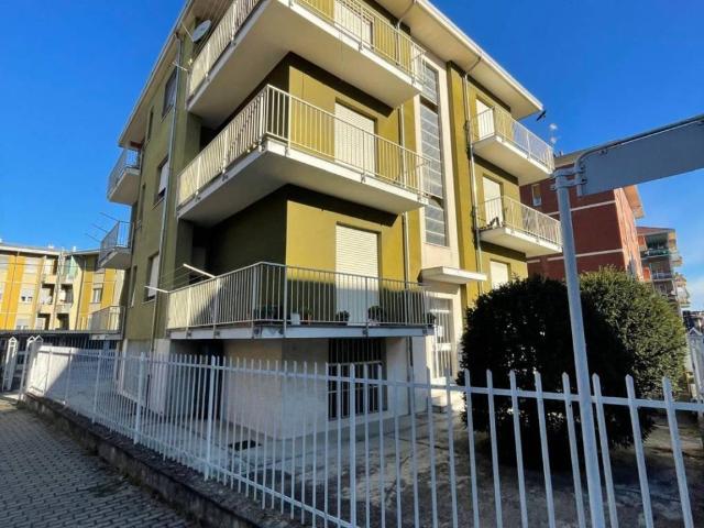 Palazzo / Stabile in vendita a Valenza AL