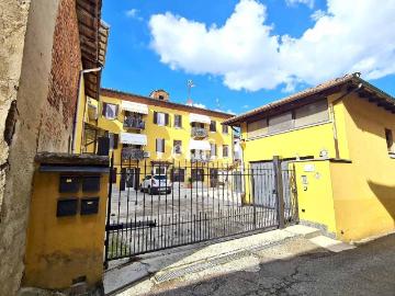 Palazzo / Stabile in vendita a Valenza AL