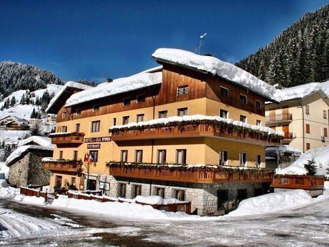 Palazzo / Stabile in vendita a Valleve BG