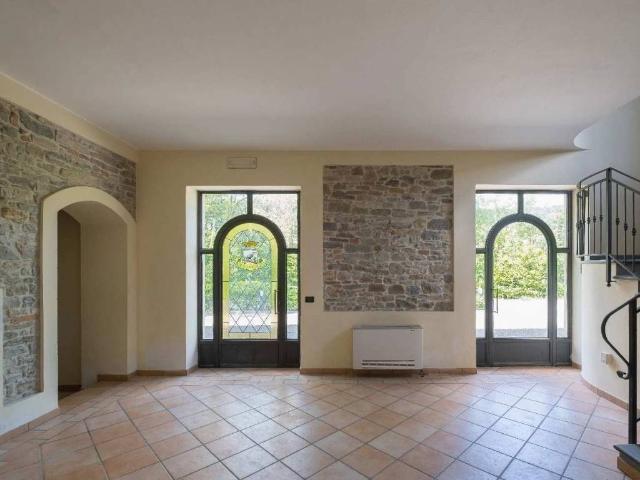 Palazzo / Stabile in vendita a Varano de' Melegari PR