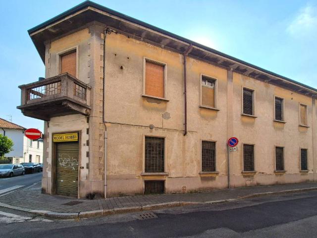 Palazzo / Stabile in vendita a Varedo MB