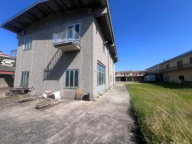 Palazzo / Stabile in vendita a Varedo MB