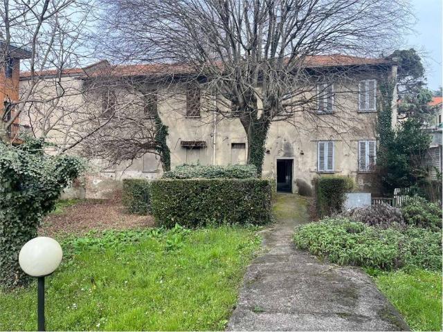 Palazzo / Stabile in vendita a Varedo MB