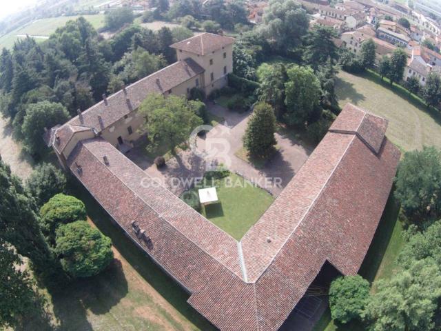 Palazzo / Stabile in vendita a Vellezzo Bellini PV
