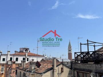 Palazzo / Stabile in vendita a Venezia VE