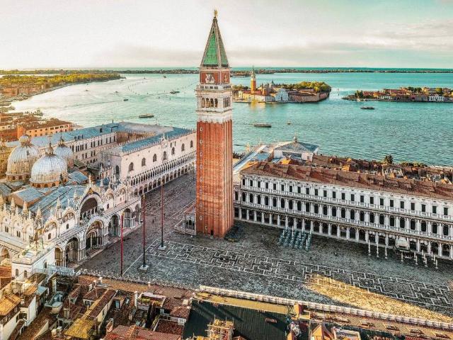 Palazzo / Stabile in vendita a Venezia VE