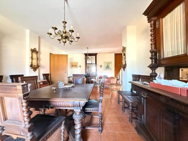 Palazzo / Stabile in vendita a Venzone UD