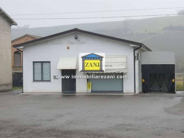 Palazzo / Stabile in vendita a Vernasca PC