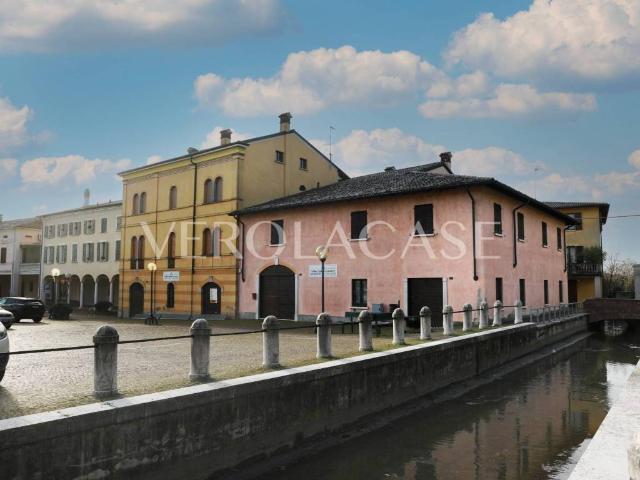Palazzo / Stabile in vendita a Verolanuova BS