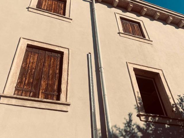 Palazzo / Stabile in vendita a Verona VR