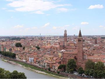 Palazzo / Stabile in vendita a Verona VR