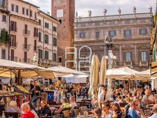 Palazzo / Stabile in vendita a Verona VR