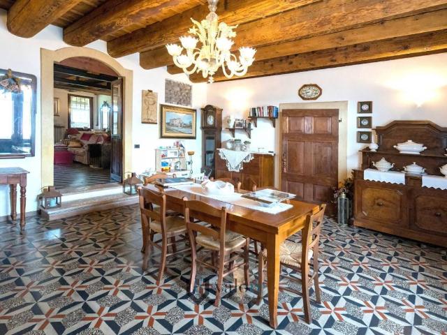 Palazzo / Stabile in vendita a Verona VR
