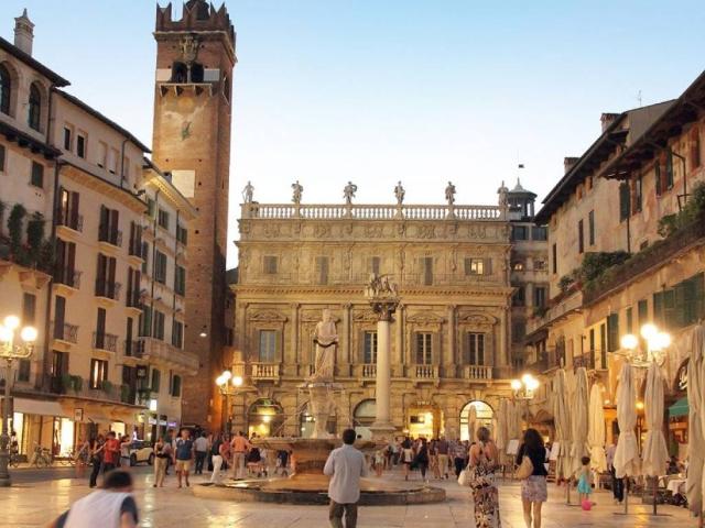 Palazzo / Stabile in vendita a Verona VR