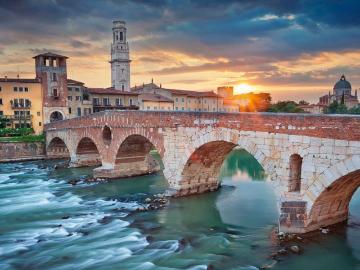 Palazzo / Stabile in vendita a Verona VR