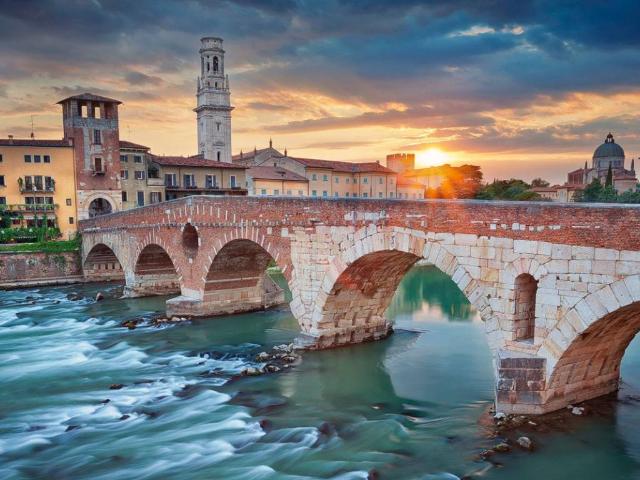 Palazzo / Stabile in vendita a Verona VR
