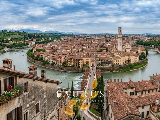 Palazzo / Stabile in vendita a Verona VR