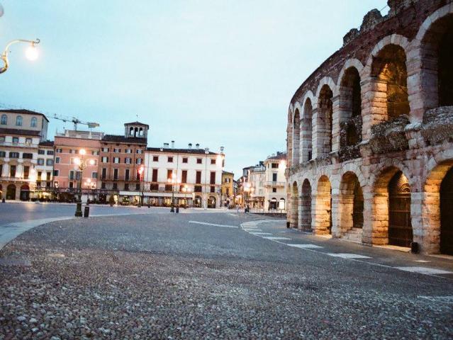 Palazzo / Stabile in vendita a Verona VR