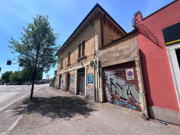 Palazzo / Stabile in vendita a Verona VR