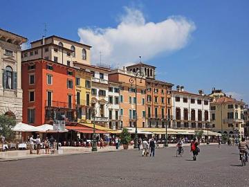 Palazzo / Stabile in vendita a Verona VR