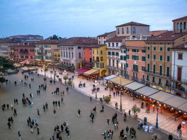 Palazzo / Stabile in vendita a Verona VR