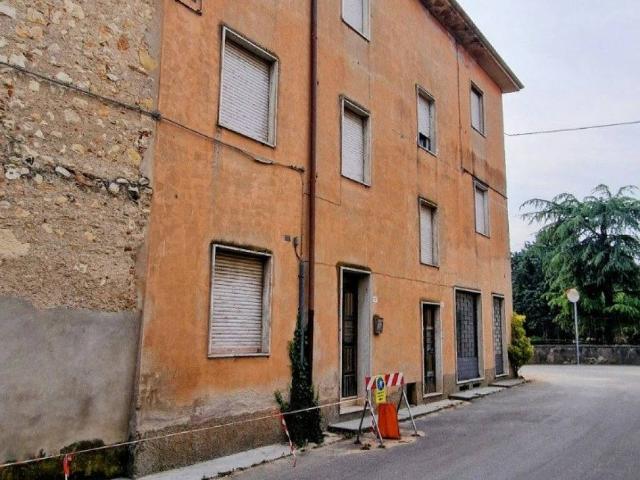 Palazzo / Stabile in vendita a Verona VR