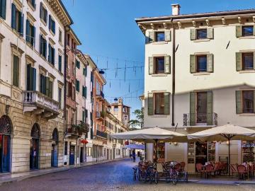 Palazzo / Stabile in vendita a Verona VR