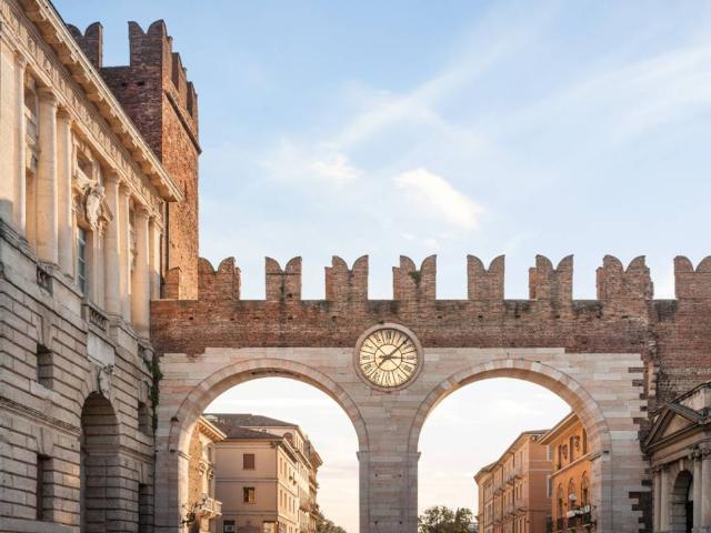 Palazzo / Stabile in vendita a Verona VR