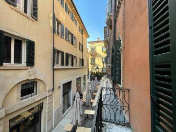 Palazzo / Stabile in vendita a Verona VR