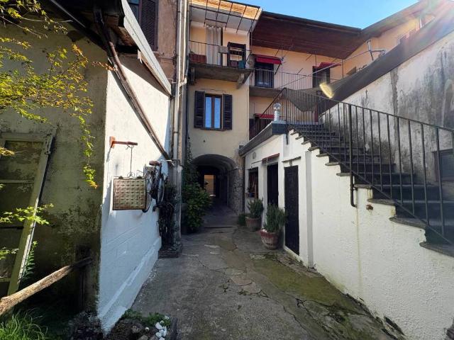 Palazzo / Stabile in vendita a Verbania VB