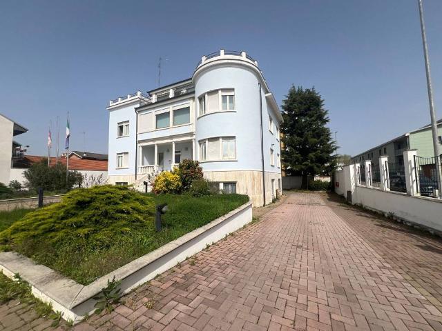 Palazzo / Stabile in vendita a Vercelli VC