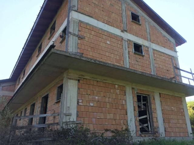 Palazzo / Stabile in vendita a Vergato BO