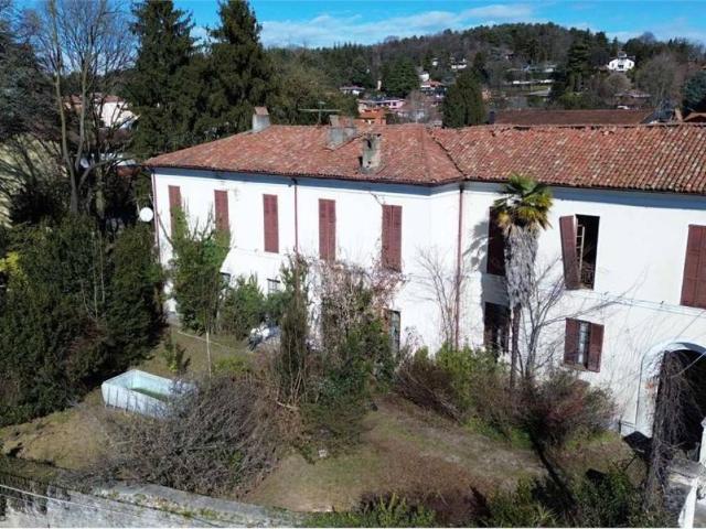 Palazzo / Stabile in vendita a Vergiate VA