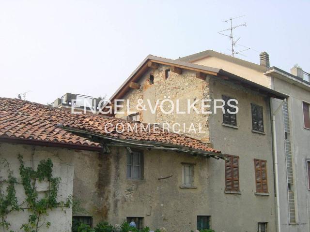 Palazzo / Stabile in vendita a Vertemate con Minoprio CO