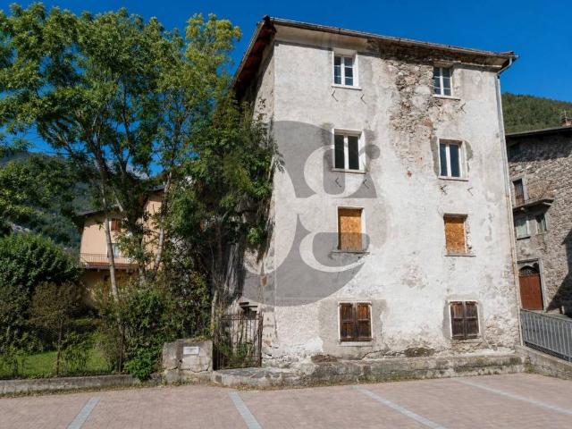 Palazzo / Stabile in vendita a Vezza d'Oglio BS