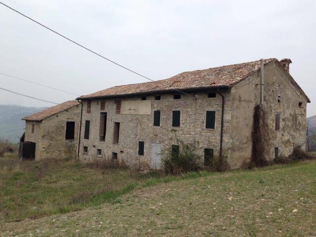 Palazzo / Stabile in vendita a Vezzano sul Crostolo RE