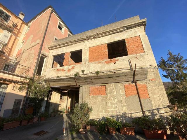 Palazzo / Stabile in vendita a Vezzi Portio SV