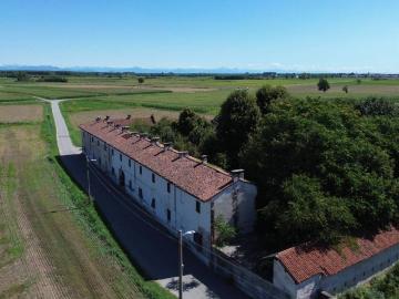 Palazzo / Stabile in vendita a Vicolungo NO