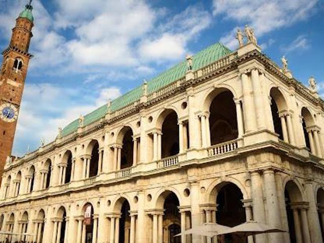 Palazzo / Stabile in vendita a Vicenza VI