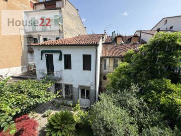 Palazzo / Stabile in vendita a Vicenza VI