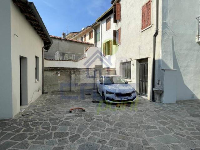 Palazzo / Stabile in vendita a Viadana MN