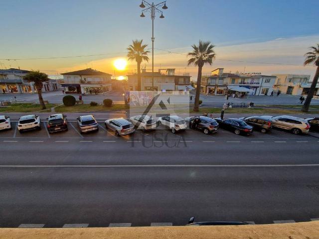 Palazzo / Stabile in vendita a Viareggio LU