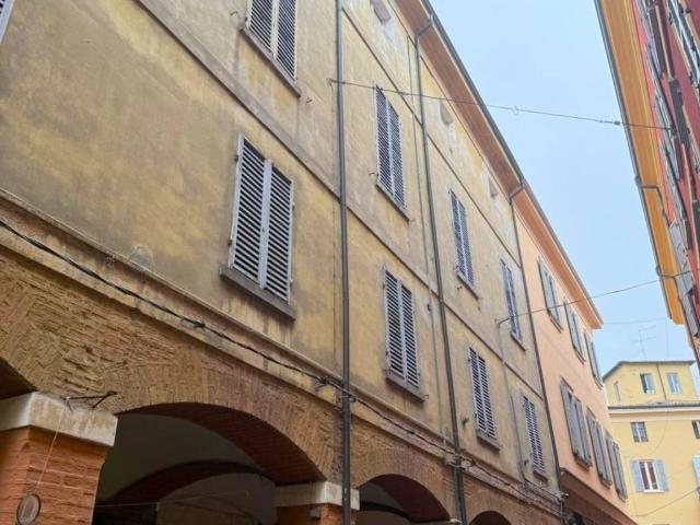 Palazzo / Stabile in vendita a Vignola MO