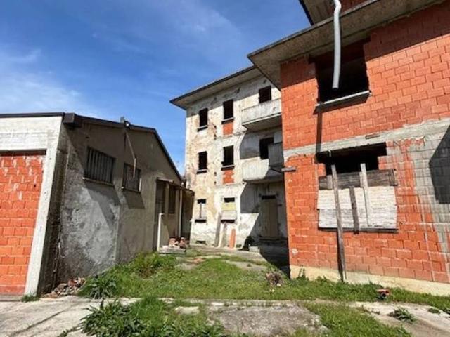 Palazzo / Stabile in vendita a Vigevano PV