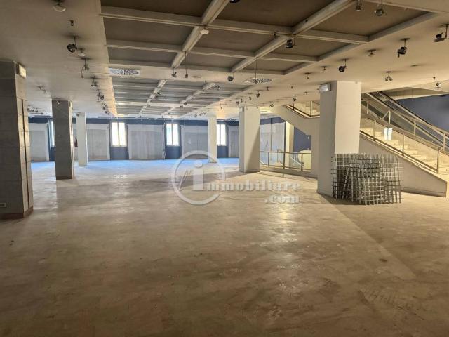 Palazzo / Stabile in vendita a Vigevano PV