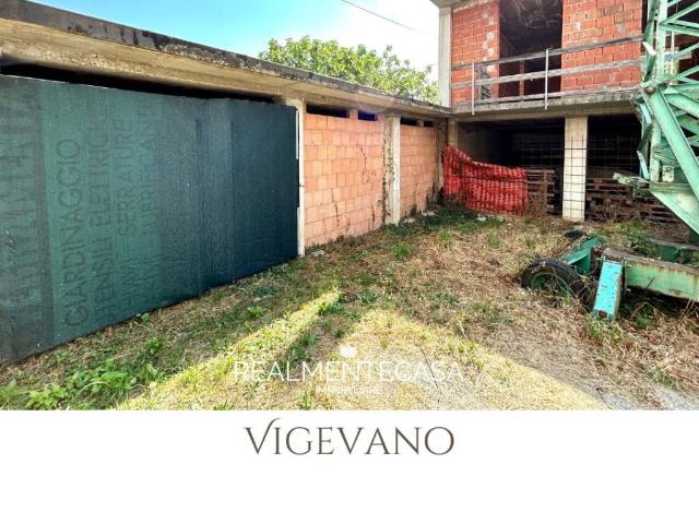 Palazzo / Stabile in vendita a Vigevano PV