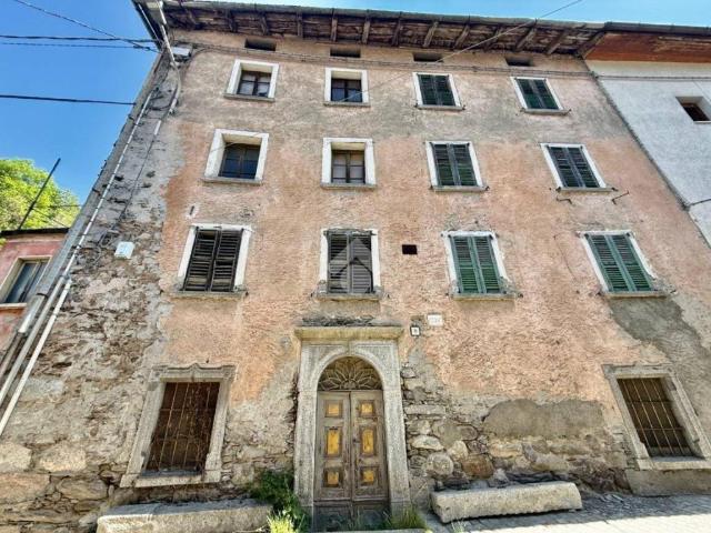 Palazzo / Stabile in vendita a Vione BS