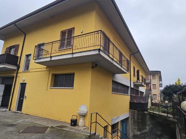 Palazzo / Stabile in vendita a Villa Carcina BS